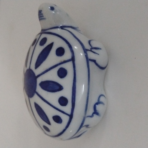 Turtle Chinese Style Hand Painted Blue & White 1" T 2.5 W 3" L - Picture 2 of 6